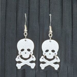 Skull & Crossbones Earrings – Edgy Halloween Statement Jewelry